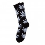 chaussette-cannabis-noire-gris-feuille