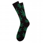 chaussette-cannabis-noire-verte-feuille